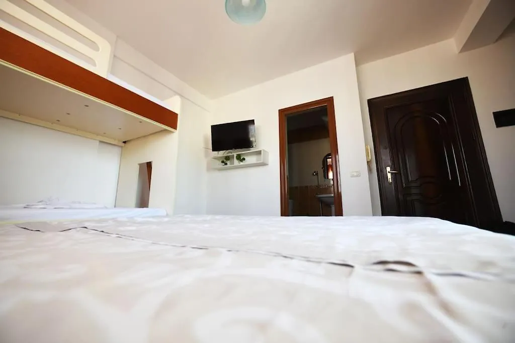 Eri'S Room Durres Albania